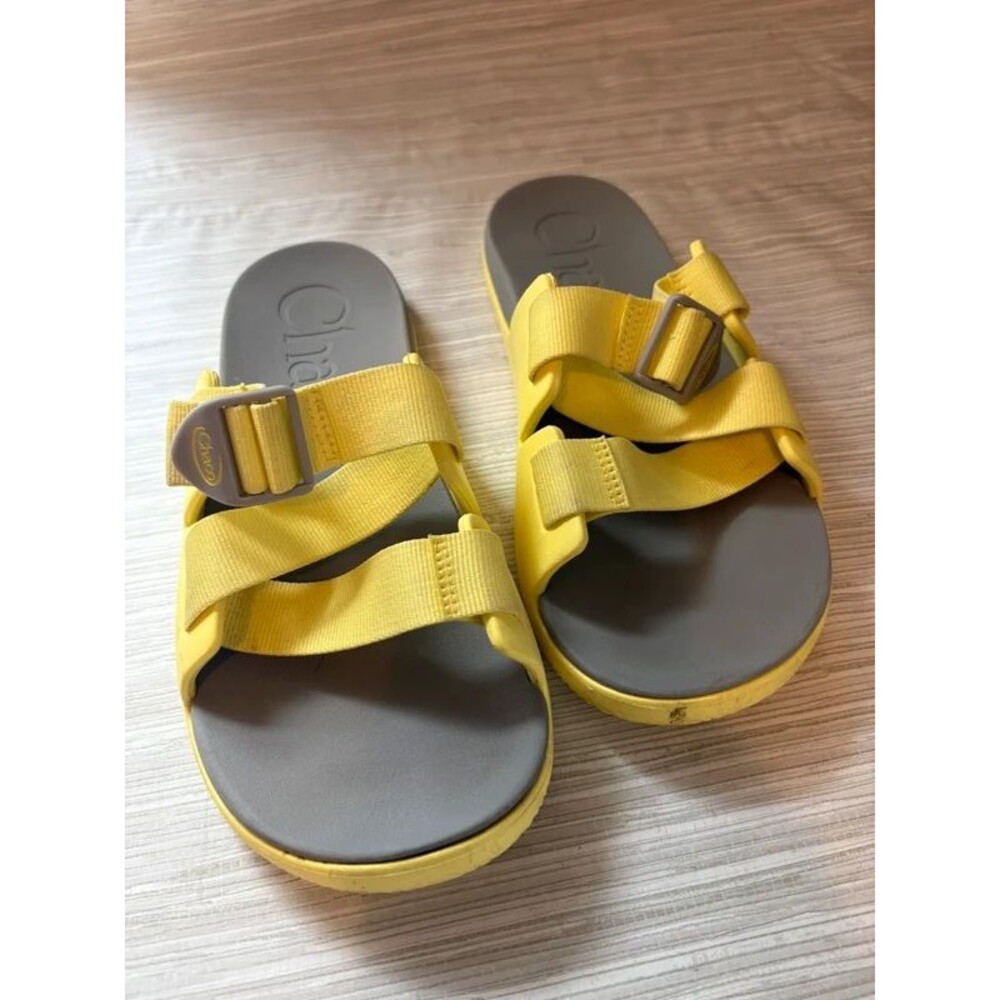 Chaco women’s 10 yellow sandals